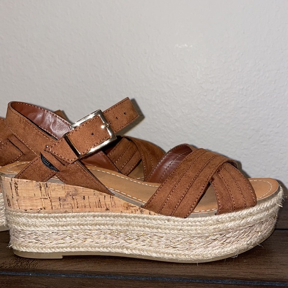 Fergalicious Brown platform Sandals - Picture 1 of 7